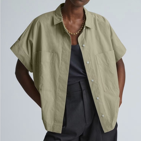 Everlane Tops - 🌿Everlane The Short Sleeve Button Down Box Minimalist Shirt poplin XS